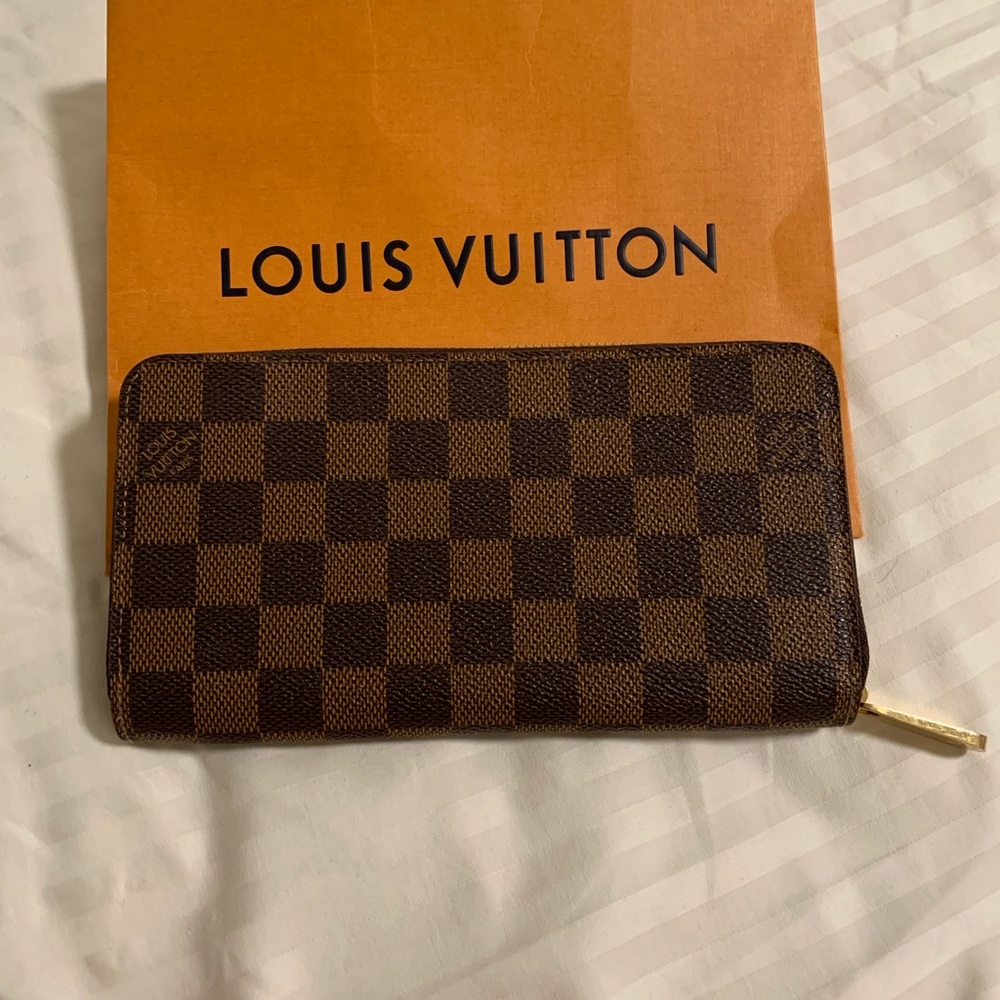Louis Vuitton Damier Zippy Wallet
